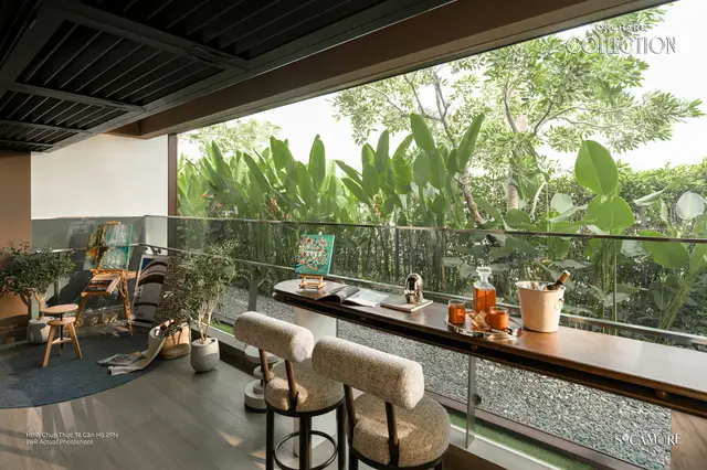 Ban công nhà mẫu 2PN nhìn ra cây xanh